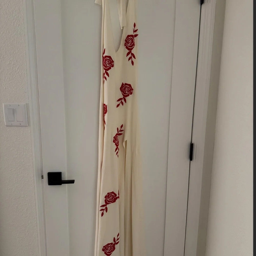 Meshki Shiloh Rose Halter Maxi Dress Ivory - Picture 4 of 4
